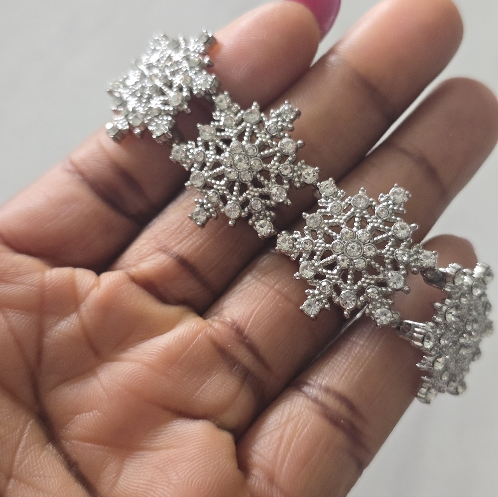 Macy's Snowflakes Silver Bracelet Rhinestones Women New - Picture 8 of 9